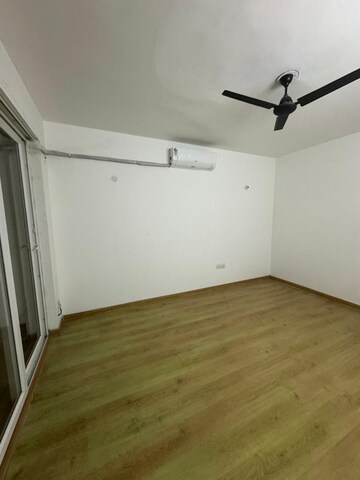 Room in 3 BHK Apartment at Emaar Gurgaon Greens, Sector 102 – for Rent