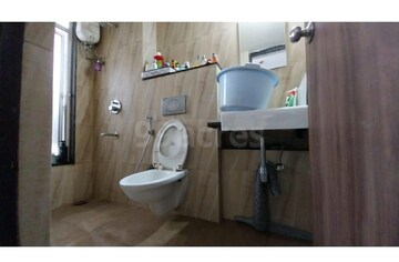 Bathroom in 4 BHK Apartment at Hiranandani Estate – for Rent