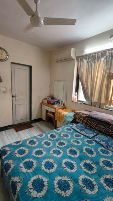 Bedroom in 4 BHK Apartment at Hiranandani Estate – for Rent