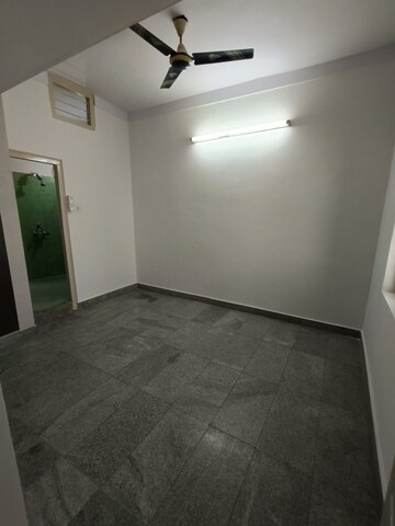 Room in 2 BHK Builder Floor at Hsr Layout – for Rent