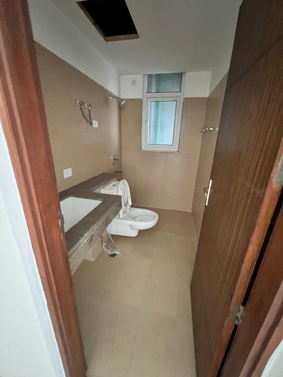 3 BHK + Servant Room Apartment For Sale in Paras Dews