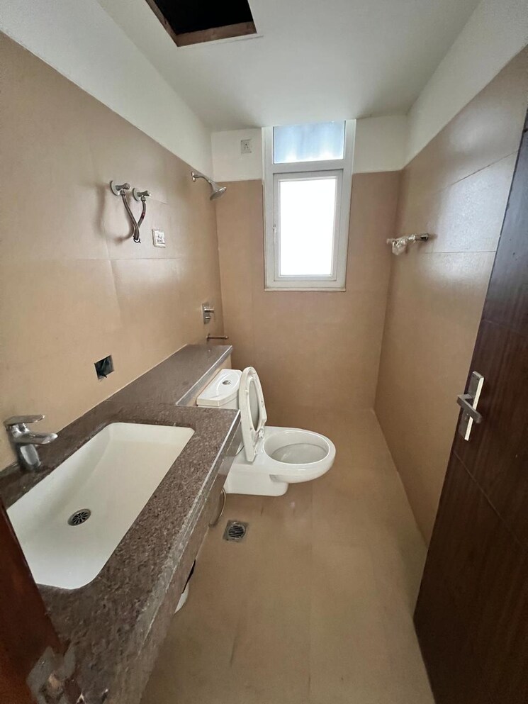 Bathroom, paras-dews 3 Bedroom 1760 Sq.Ft. Apartment In Sector 106 Gurgaon 7899397