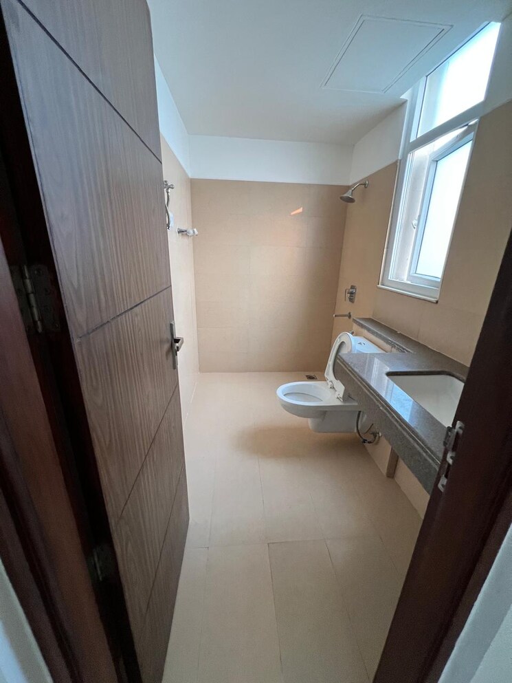 Bathroom, paras-dews 3 Bedroom 1760 Sq.Ft. Apartment In Sector 106 Gurgaon 7899397