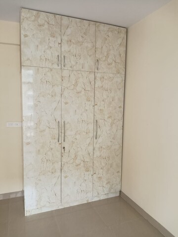 Room in 3 BHK Apartment at Paras Dews, Sector 106 – for Sale