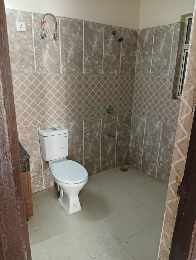 Bathroom, paras-dews 3 Bedroom 1760 Sq.Ft. Apartment In Sector 106 Gurgaon 7899397