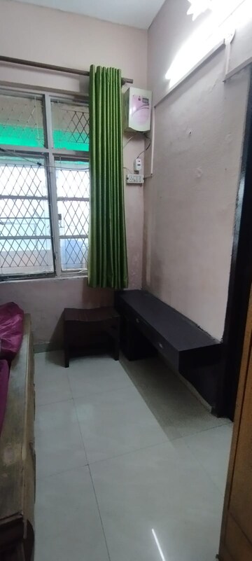 Room in 1 BHK Apartment at Shipra Riviera, Gyan Khand – for Rent