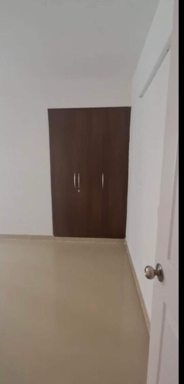 3 BHK Apartment For Rent in RG Luxury Homes, Sector 16b Greater Noida