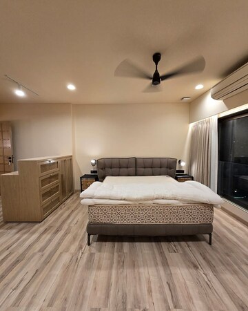 Bedroom in 4 BHK Apartment at Juhu – for Rent