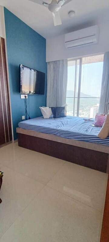 Bedroom in 4 BHK Apartment at Hiranandani Estate – for Rent