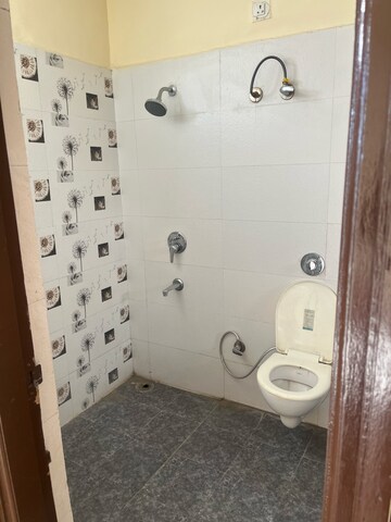 Bathroom in 4 BHK Apartment at Mona Greens, Vip Road – for Rent
