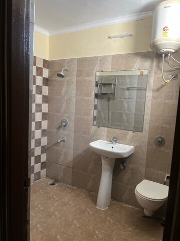 Bathroom in 4 BHK Apartment at Mona Greens, Vip Road – for Rent