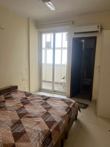 Room in 4 BHK Apartment at Mona Greens, Vip Road – for Rent