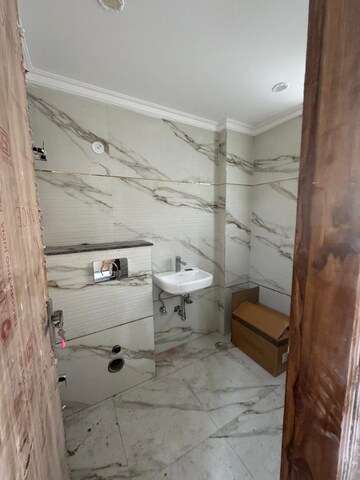 Bathroom in 1 RK Builder Floor at Sector 27 – for Rent