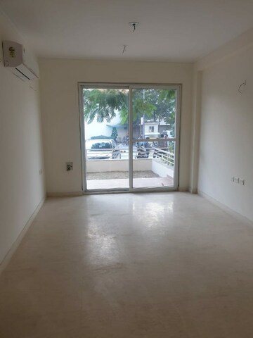 Room in 3 BHK Apartment at Orchid Island, Sector 51 – for Rent