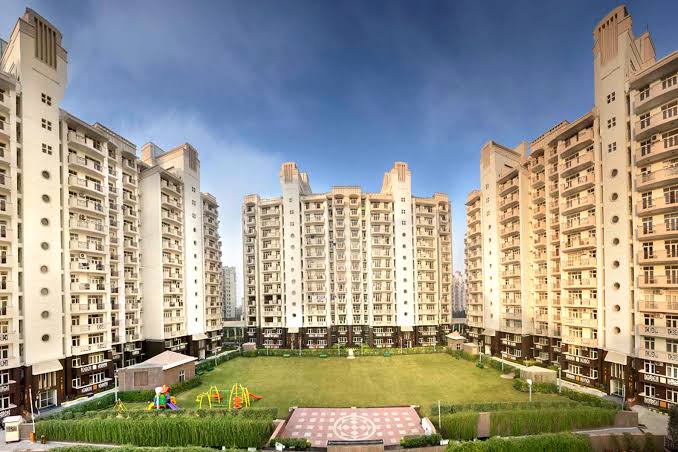 2.5 BHK + Servant Room Apartment For Sale in Suncity Essel Tower