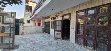 Master Bedroom in 3.5 BHK Independent House at Sector 7 – for Rent