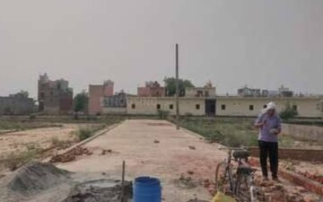 Plot For Sale in Kasna Industrial Area, Kasna
