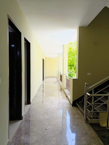 Building Lobby in 1 RK Builder Floor at Sector 52 – for Rent