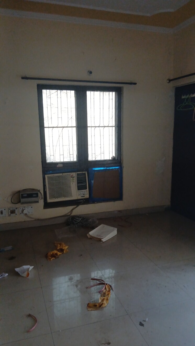 Room, srijan-apartments 2.5 Bedroom 1250 Sq.Ft. Apartment In Sector 62 Noida 7899620