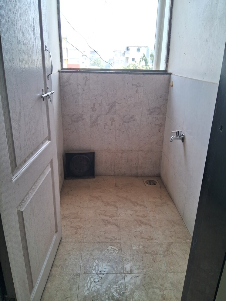Bathroom, shirine-garden-co-operative-housing-society-ltd 3 Bedroom 1600 Sq.Ft. Apartment In Aundh Pune 7899627
