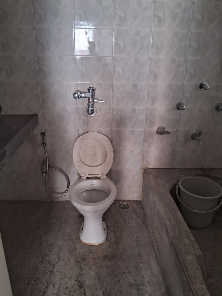 Bathroom, shirine-garden-co-operative-housing-society-ltd 3 Bedroom 1600 Sq.Ft. Apartment In Aundh Pune 7899627