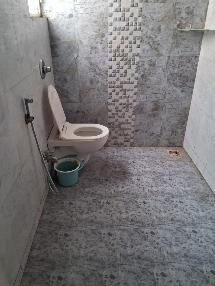 Bathroom, shirine-garden-co-operative-housing-society-ltd 3 Bedroom 1600 Sq.Ft. Apartment In Aundh Pune 7899627