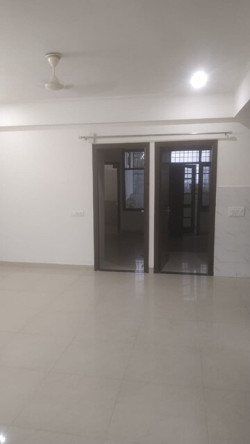 Room in 3 BHK Apartment at Highland Park Chandigarh, Bhabat – for Rent