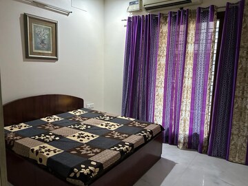 Room in 3 BHK Builder Floor at Ansal Sushant Lok I, Sector 43 – for Rent