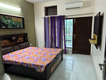 Room in 3 BHK Builder Floor at Ansal Sushant Lok I, Sector 43 – for Rent