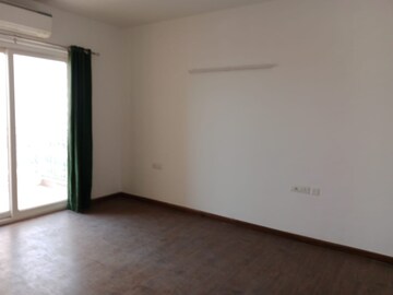 Room in 3 BHK Apartment at Pareena Coban Residences, Sector 99a – for Rent