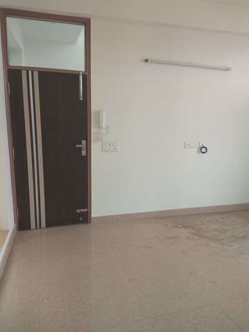 Room in 2 BHK Builder Floor at DLF Centre Court, Sector 42 – for Rent