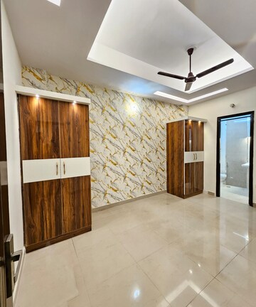 Room in 3 BHK Builder Floor at Sun Homes, Shakti Khand Iii – for Sale