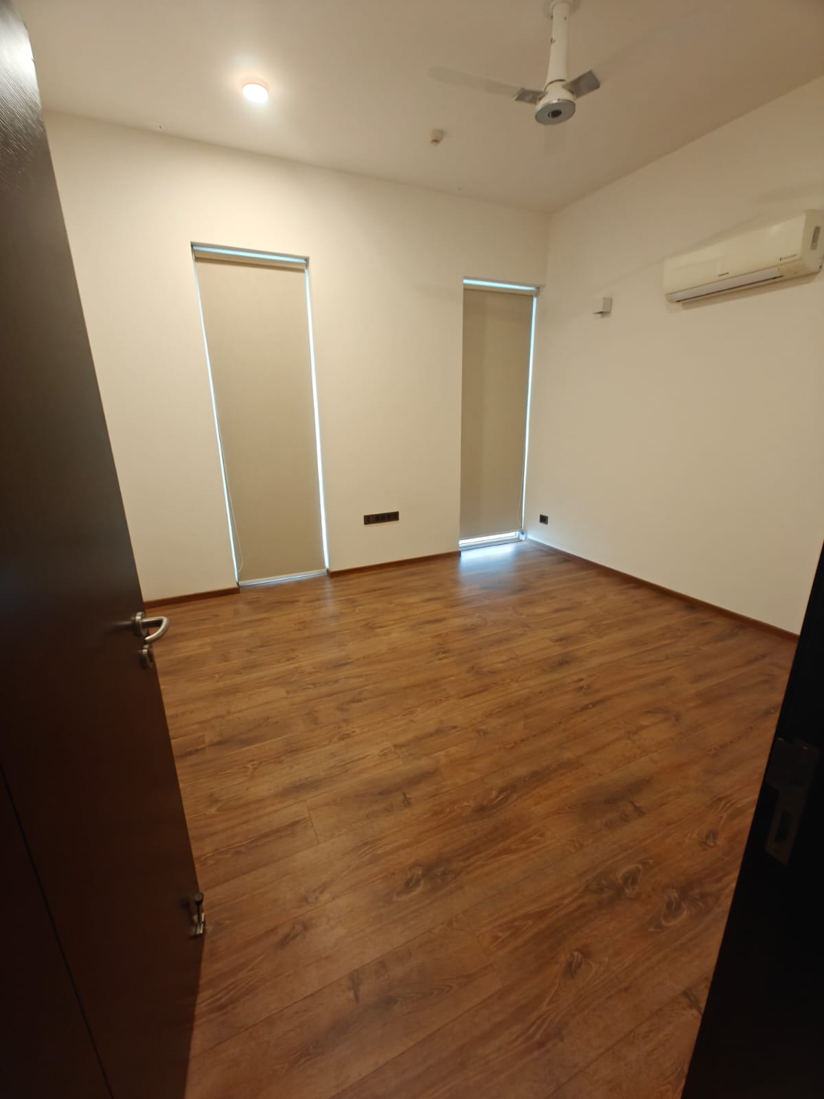 3 BHK + Servant Room Apartment For Sale in Mahindra Luminare