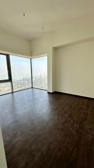 Room in 2 BHK Apartment at Piramal Aranya, Byculla – for Rent