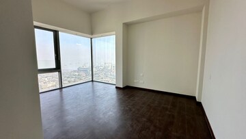 Room in 2 BHK Apartment at Piramal Aranya, Byculla – for Rent