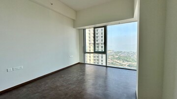 Room in 2 BHK Apartment at Piramal Aranya, Byculla – for Rent
