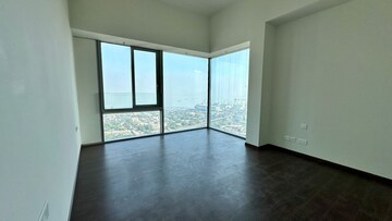 Room in 2 BHK Apartment at Piramal Aranya, Byculla – for Rent