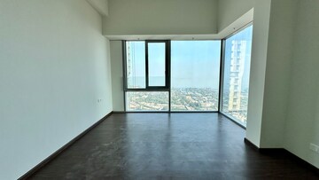 Room in 2 BHK Apartment at Piramal Aranya, Byculla – for Rent