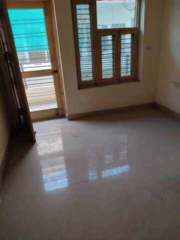 Room in 2 BHK Apartment at Piyush Heights, Sector 89 – for Sale