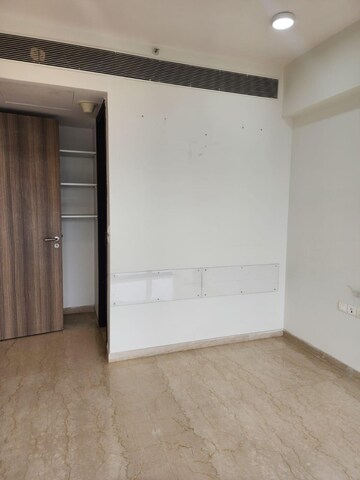 Room in 4 BHK Apartment at Lodha The Park, Worli – for Rent
