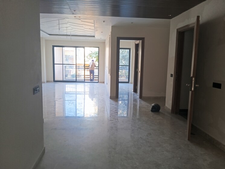 Room, sector 21c 4 Bedroom 350 Sq.Yd. Builder Floor In Sector 21c Faridabad 7899919