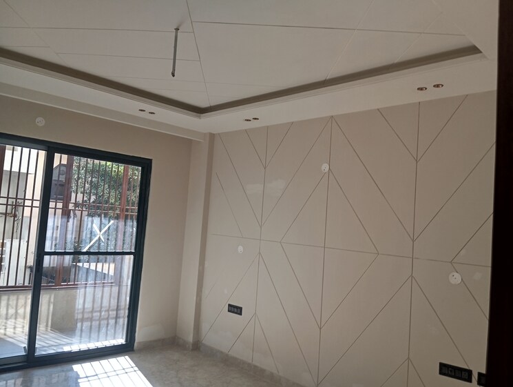 Room, sector 21c 4 Bedroom 350 Sq.Yd. Builder Floor In Sector 21c Faridabad 7899919