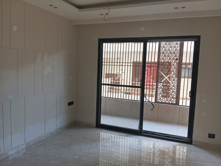 Room, sector 21c 4 Bedroom 350 Sq.Yd. Builder Floor In Sector 21c Faridabad 7899919