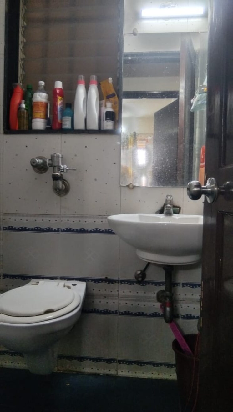 Bathroom, dosti-olive 2 Bedroom 636 Sq.Ft. Apartment In Wadala East Mumbai 7900001