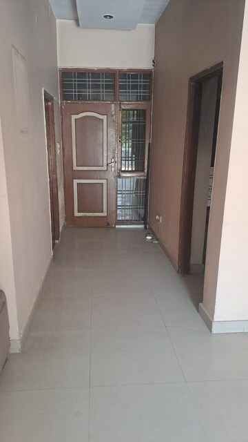 Room in 2 BHK Apartment at Ahinsa Khand ii – for Rent