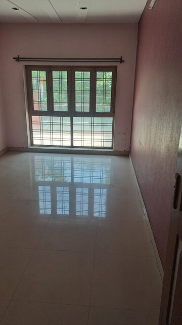 Room in 2 BHK Apartment at Ahinsa Khand ii – for Rent