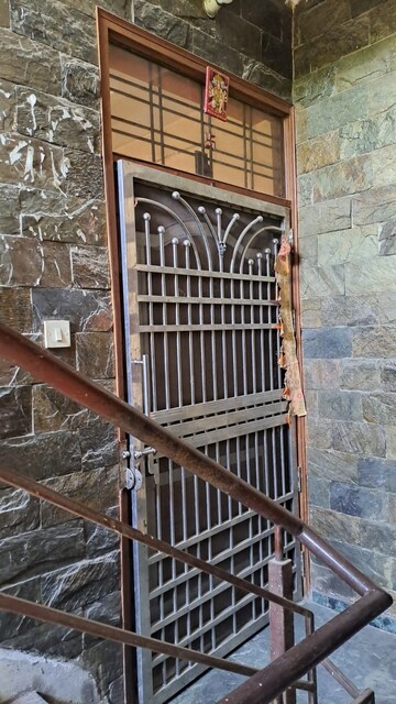Staircase in 2 BHK Apartment at Ahinsa Khand ii – for Rent