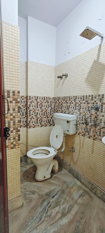 Bathroom in 1 BHK Builder Floor at Mayur Vihar Phase 1 – for Rent