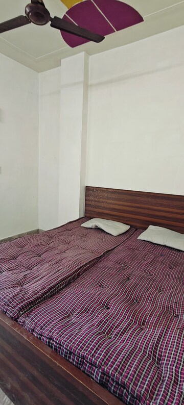 Master Bedroom in 1 BHK Builder Floor at Mayur Vihar Phase 1 – for Rent
