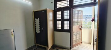 Room in 1 BHK Builder Floor at Mayur Vihar Phase 1 – for Rent